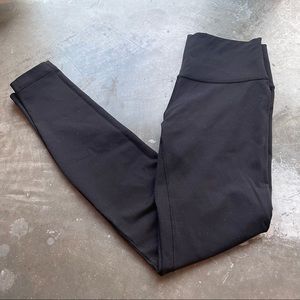 LULULEMON BLACK LEGGING SIZE 4